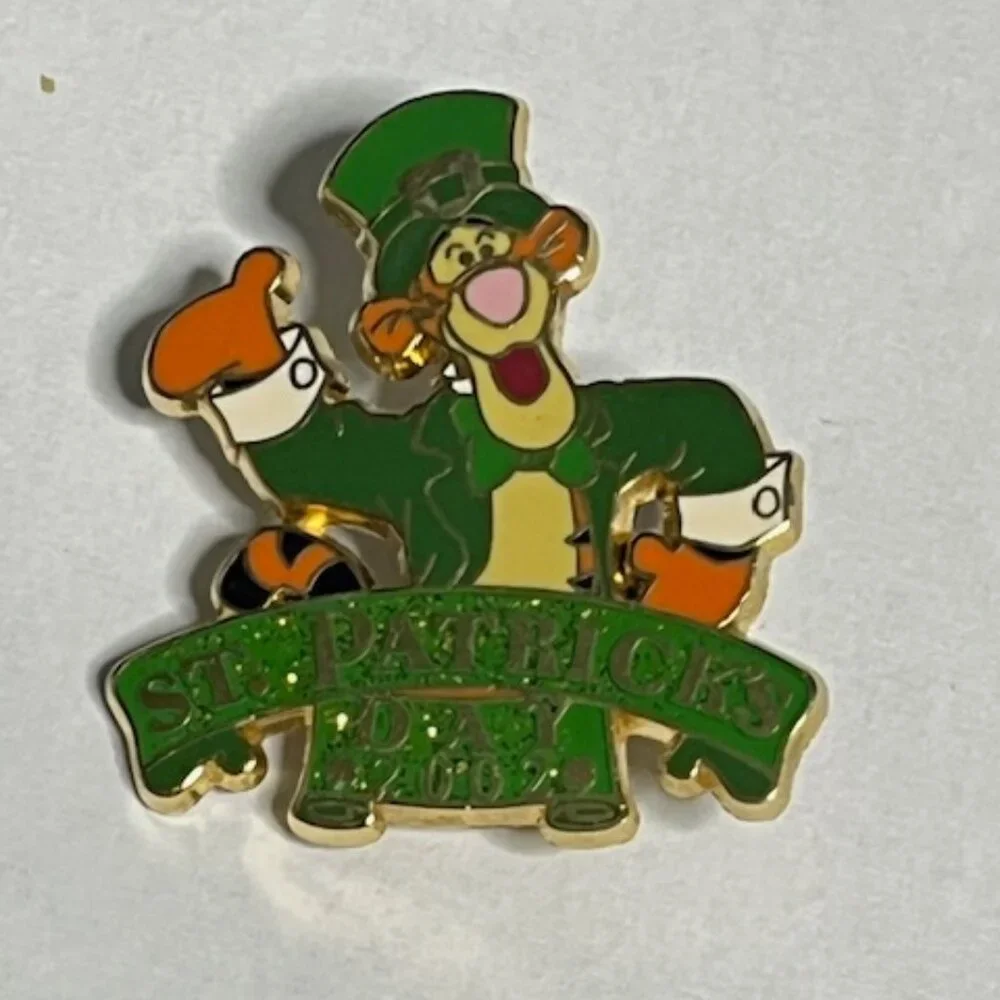 Tigger from Winnie the Pooh St. Patrick's Day 2002 Lapel Hat Vest Pin 1.25